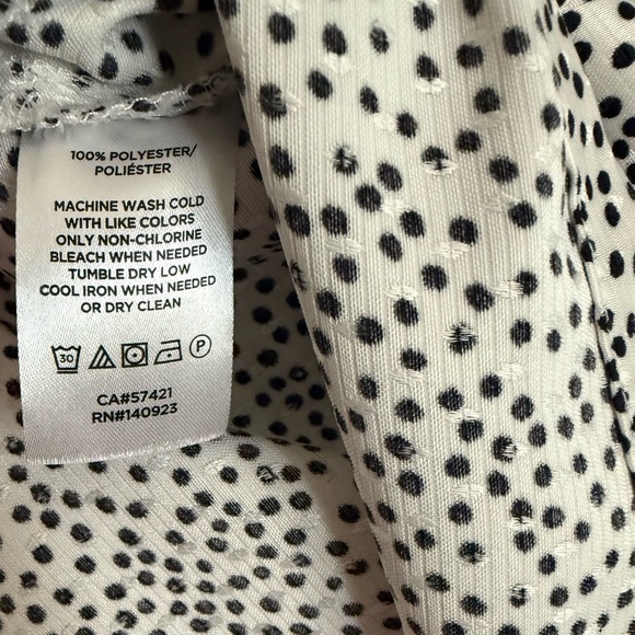 LOFT Black and White Dotted Shirt. Keyhole opening back, button cuff, side slit. - Picture 8 of 8